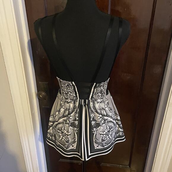 Express Black And White Floral Strappy Halter Top Womens XS Clubwear Sexy Y2K - Picture 6 of 10